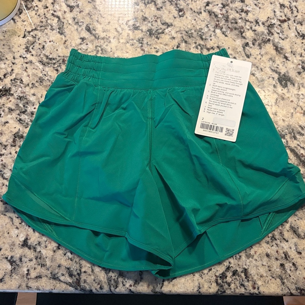 Lululemon Hottie Hot Shorts Size 2 Green NWT - Picture 8 of 10